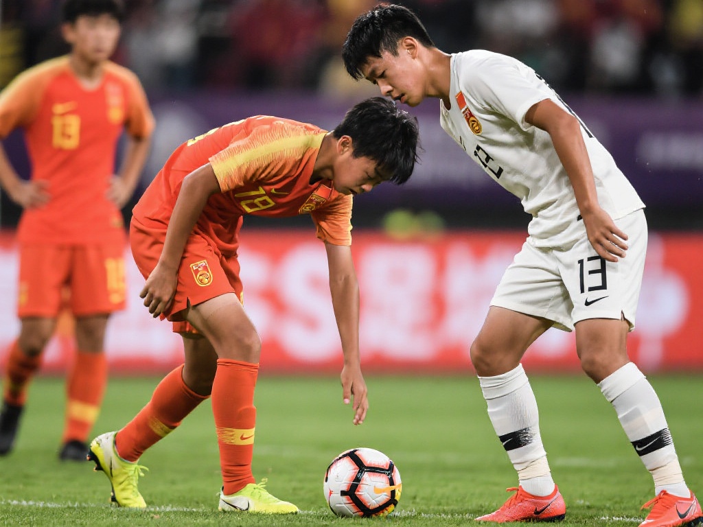 一个滑雪小 一个滑雪小