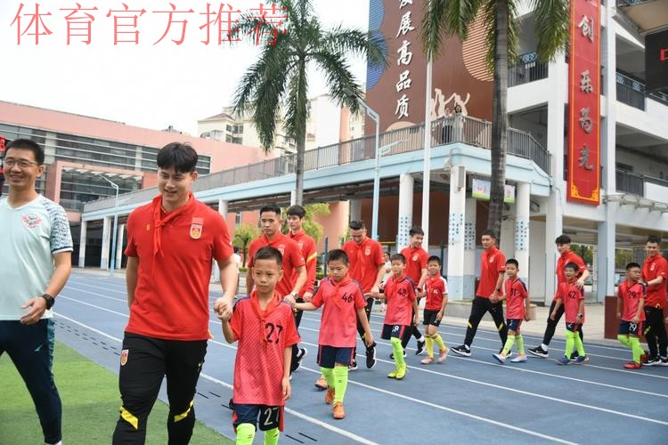 中国国家男子五人制足球队走进深圳南湾学校 中国国家男子五人制足球队走进深圳南湾学校